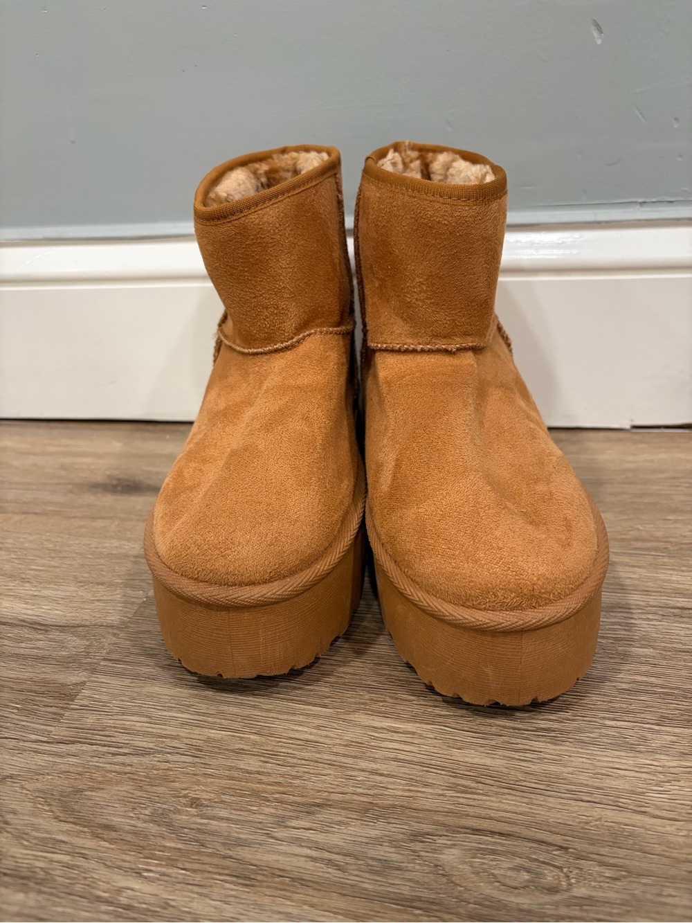 Avalanche Women's Chestnut Platform Suede Short Boots